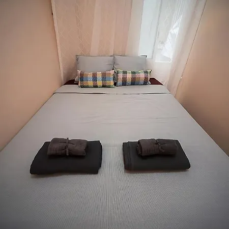 Traditional In Eixample Albergue